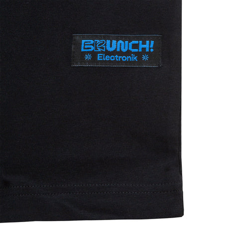 Camiseta premium negra "Stay Outdoors" Brunch Electronik